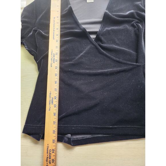 TOP/BLOUSE-CASUAL CORNER-Black Velvet-Low V-Neck Crossover-Long Sleeves-Size LRG - Picture 8 of 12